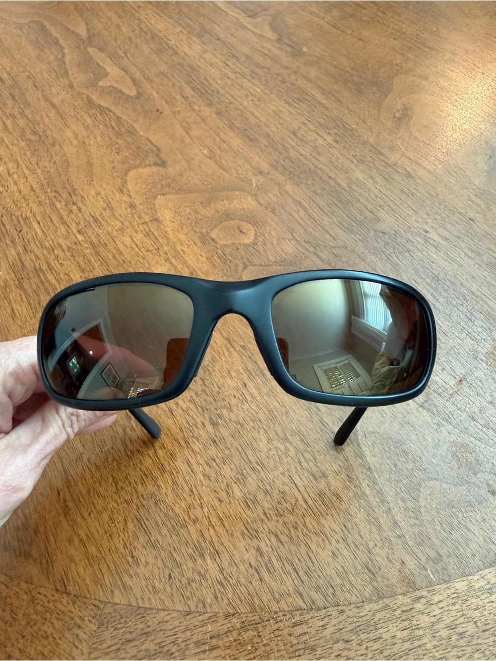 Maui Jim Stingray Sunglasses Black Frame, like new condition
